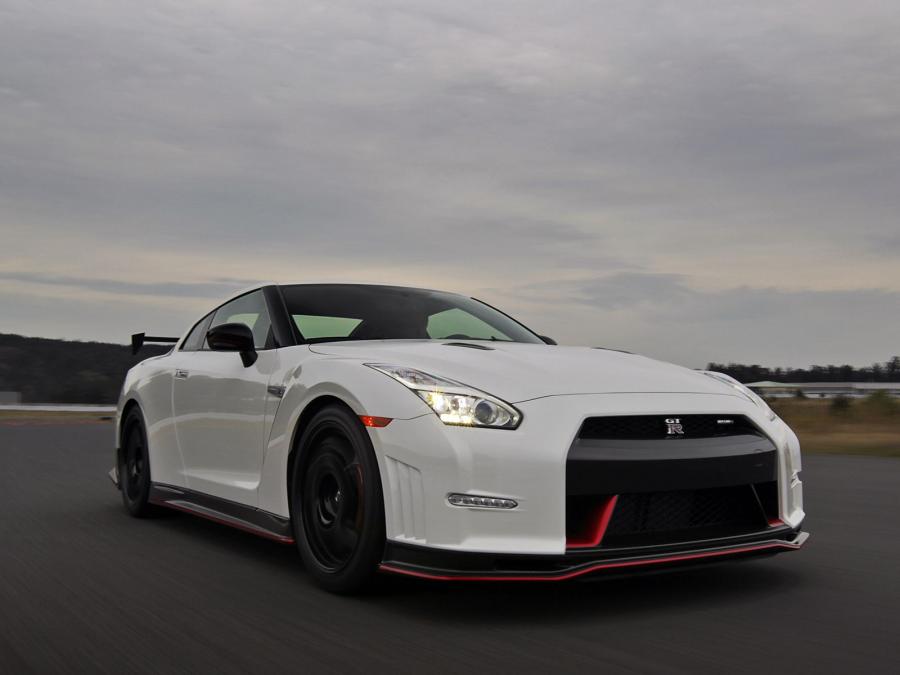  Nissan GT-R by Nismo 2014 года  (фото 10 из 46)